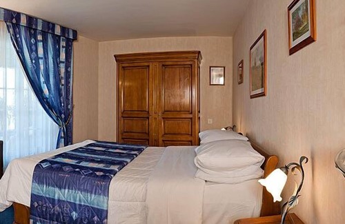 Germigny-l'Eveque Hotel | Hôtel Le Gonfalon