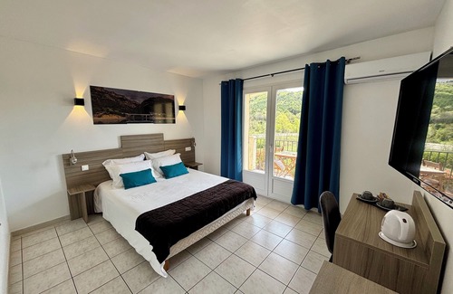 Les Salles-sur-Verdon Hotel | Hôtel Restaurant L'Ermitage