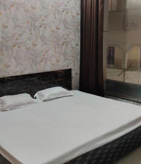 Dhanbad Hotel | H M hotel and restaurant