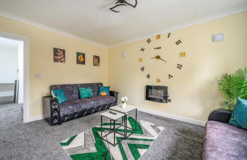 Heckmondwike House | H17A Cosy & Welcoming home