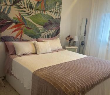 Mairena del Aljarafe House | Habitación cama doble con baño compartido