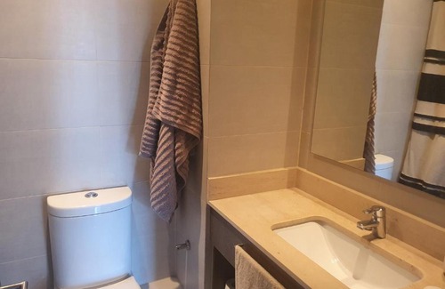 Santiago House | Habitación con baño privado