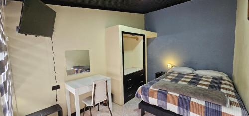 Tulcan Apartment | Habitación con baño privado