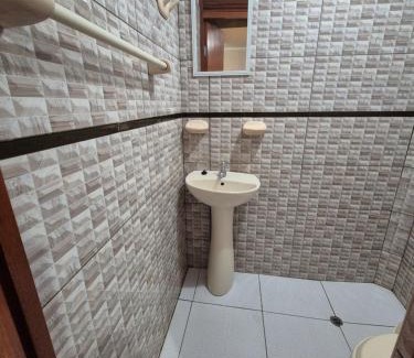 Talara House | Habitación con doble cama privada en Talara centro