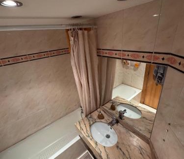 Andorra la Vella House | Habitación Privada, Zonas Comunes
