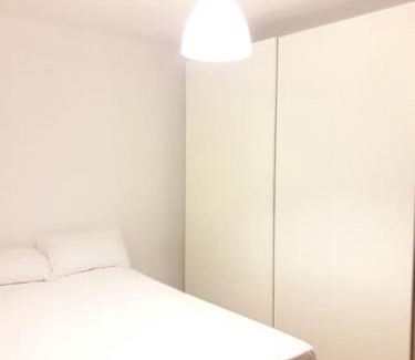 Carretera de Santpedor Apartment | HABITACIÓN DOBLE, near train, bus that goes to Barcelona