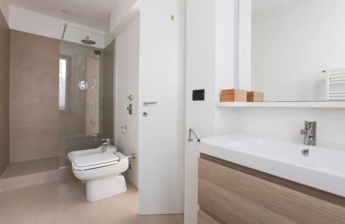 Borgonuovo Apartment | HACCA Collection - Brera & Fashion District - Bright 2BR Apt