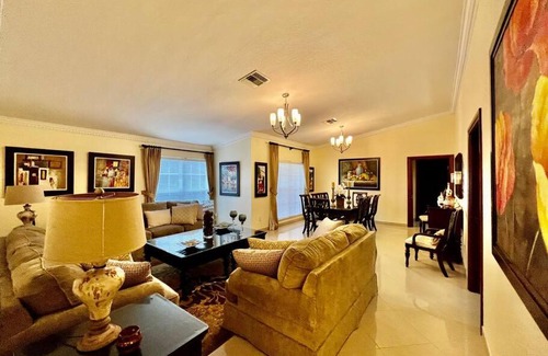 Richmond West House | Hacienda Rivas - Stunning 4 BR Villa - Miami
