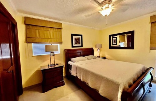 Richmond West House | Hacienda Rivas - Stunning 4 BR Villa - Miami