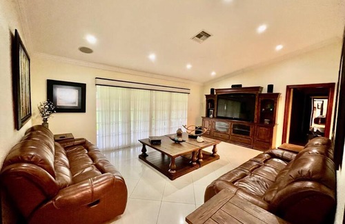 Richmond West House | Hacienda Rivas - Stunning 4 BR Villa - Miami