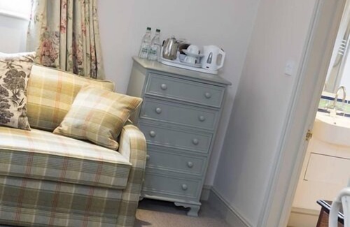 Grimley Hotel | Hadley Bowling Green Inn
