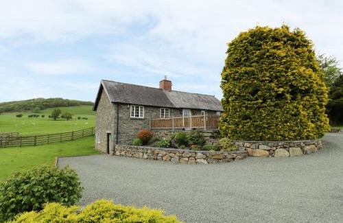 Llanfair Caereinion House | Hafan