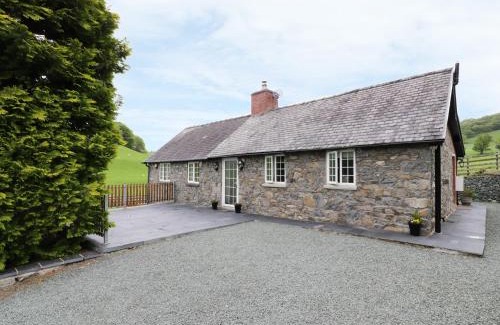 Llanfair Caereinion House | Hafan