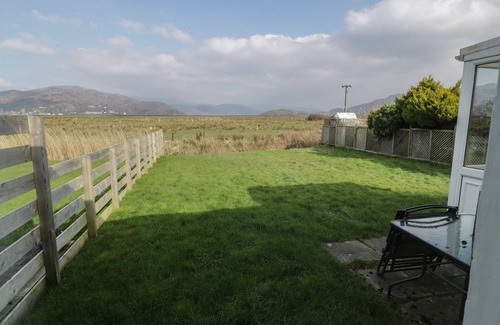 Fairbourne House | HAFOD-Y-GORS, pet friendly, with a garden in Fairbourne