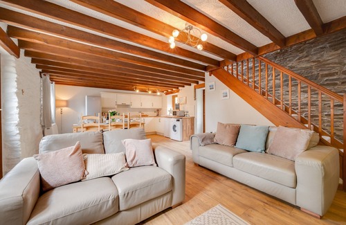 Bethania House | Hafod y Llwynog - Three Bedroom House, Sleeps 6