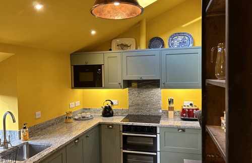 Porthmadog Cottage | HAFOD Y LLYN, pet friendly, character holiday cottage in Porthmadog