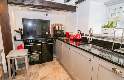 Henryd Cottage | HAFODTY, family friendly, with open fire in Conwy