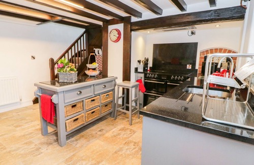 Henryd Cottage | HAFODTY, family friendly, with open fire in Conwy