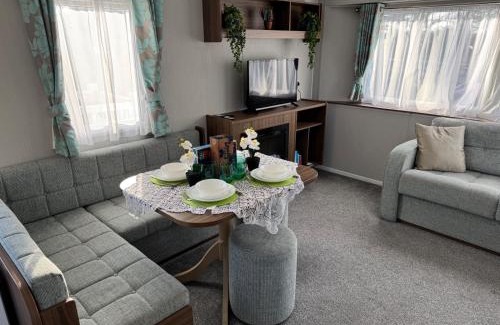 Berwick-upon-Tweed Apartment | Haggerston Castle - Caravan - Sleeps 6 - Parking