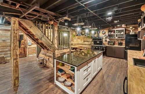 Adamstown House | Hagrid's Escape Hut & 2 Escape Rooms Sleeps 15+