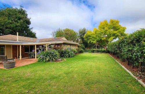 Hahndorf House | Hahndorf Home, walk to main st, sleeps 8