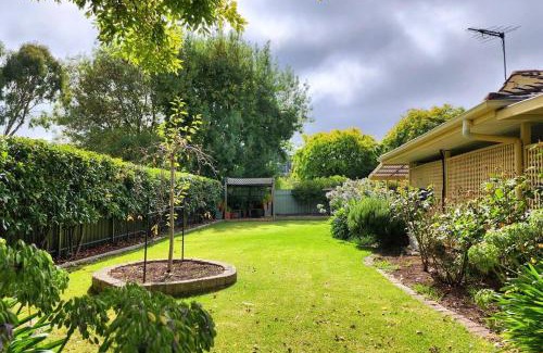 Hahndorf House | Hahndorf Home, walk to main st, sleeps 8