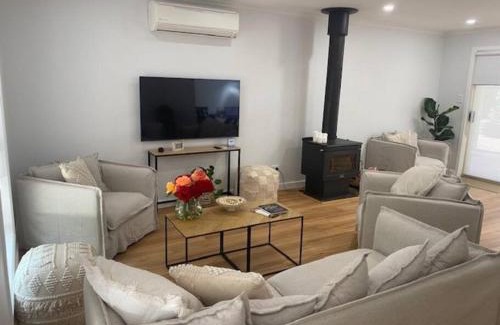 Hahndorf House | Hahndorf Home, walk to main st, sleeps 8