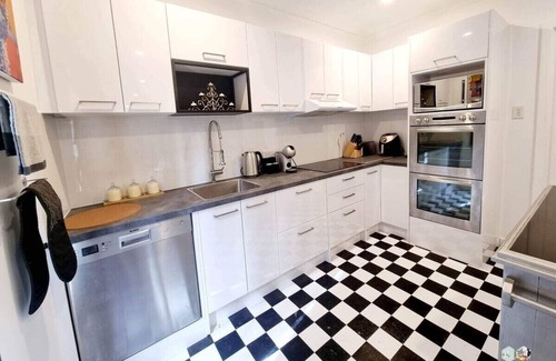 Paechtown Cottage | Hahndorf Providence Cottage 30 minutes from the CBD. Pet friendly. Outdoor bath