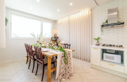Changsin-dong House | Haiyan sky "Bright cottage in the city with color close to the sky"nn