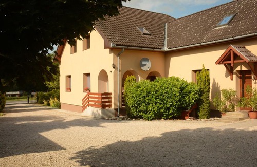 Kehidakustany Apartment | Hajnalka apartmanház