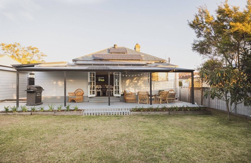 Cessnock House | Halcyon Days the perfect getaway, Sundays late check out, pet friendly!