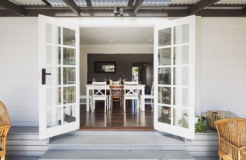 Cessnock House | Halcyon Days the perfect getaway, Sundays late check out, pet friendly!