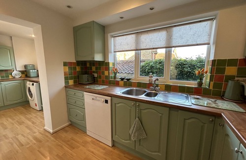 Bodham Cottage | Halcyon House - sleeps 5 guests in 3 bedrooms
