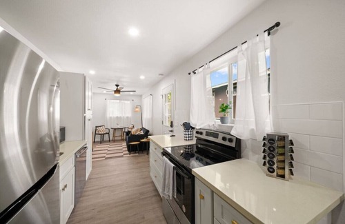 Hilo House | Hale Hideaway - 2 bed/1 bath