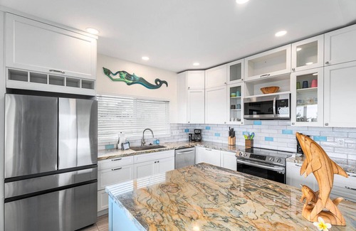 Kona Palisades House | HALE LIO KAI: GORGEOUS HOME WITH POOL, HOT TUB & STUNNING OCEAN/SUNSET VIEWS