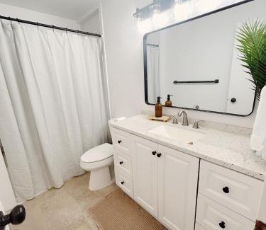 Laie House | Hale Moana Retreat AC Walk to Ocean and Spacious Family Stay