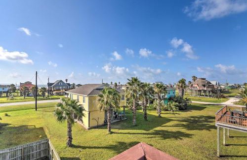 Surfside Beach House | half Mi to Sand Surfside Beach Retreat!