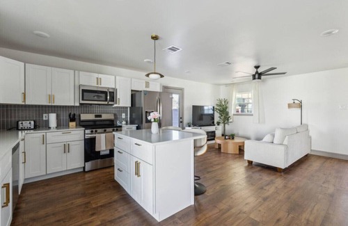 Irving House | Halfway to Arlington & Dallas