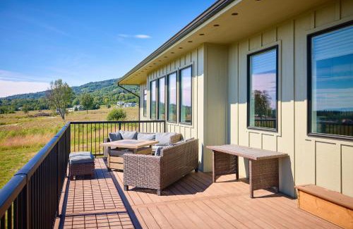 Kachemak House | Halibut Hideaway at Kachemak Bay Kabins