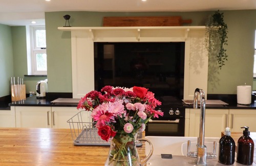 Glentham House | HALL FARM, pet friendly, luxury holiday cottage, with pool in Lincoln