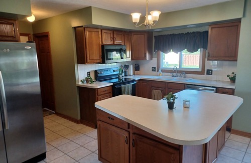 Canton House | Hall of Fame Retreat; Full Home (4BR 4BA)+ Hot Tub