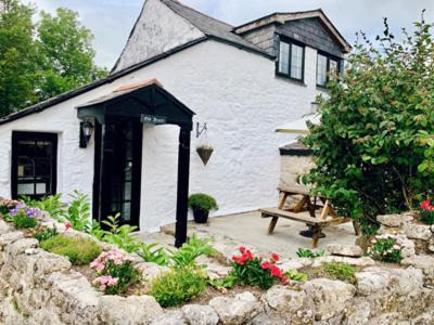 Saint Breward House | Hallagenna Cottages