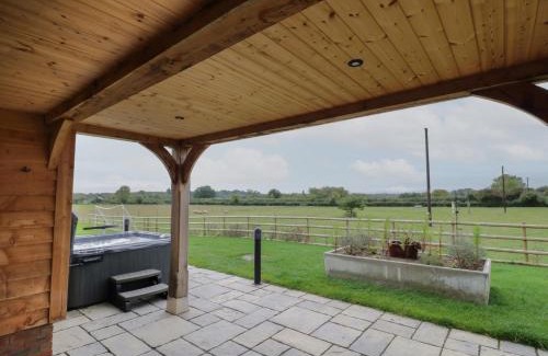 Peopleton House | Hallgarth Farm Holiday Lodge