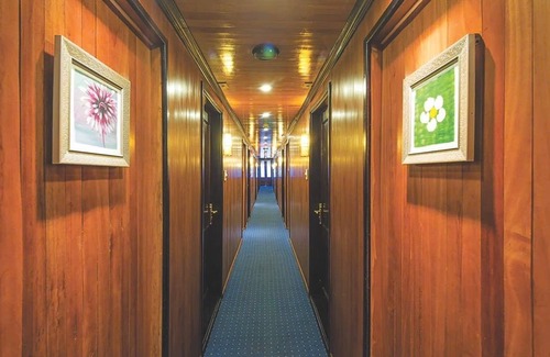 Bai Chay Cabin | halong marina bay cruise