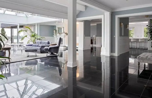 Bullenhausen House | Hamburg Beach House - 4BR w/ gym & sauna