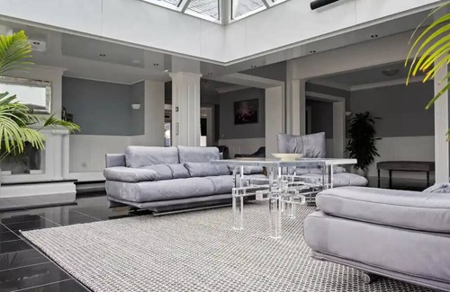 Bullenhausen House | Hamburg Beach House - 4BR w/ gym & sauna