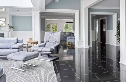 Bullenhausen House | Hamburg Beach House - 4BR w/ gym & sauna