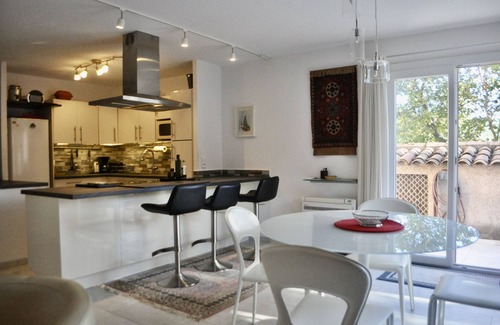 Cotignac Condo | Hameau du stade : comfortable Appt. 2 bedrooms with terrace