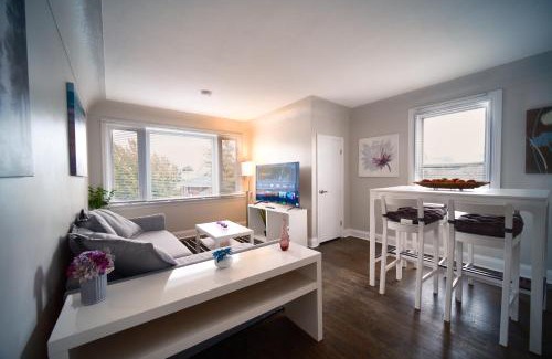 Hamilton Apartment | Hamilton Chic Retreat - Comfy Beds - Garden - Pool