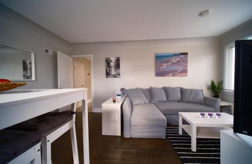 Hamilton Apartment | Hamilton Chic Retreat - Comfy Beds - Garden - Pool